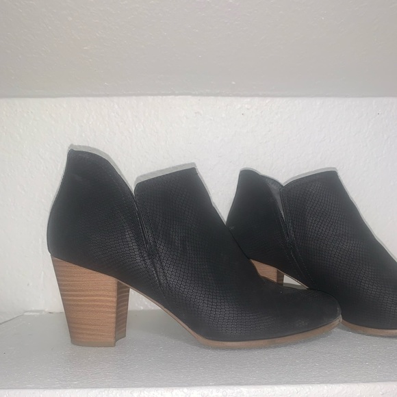 Black leather heeled booties - Picture 3 of 4